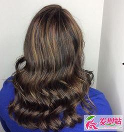 欧美卷发背面图片女孩,时尚与个性的完美融合