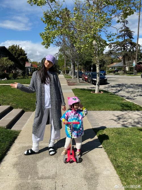 欧美拖鞋拍照姿势图片,时尚拖鞋的百变演绎